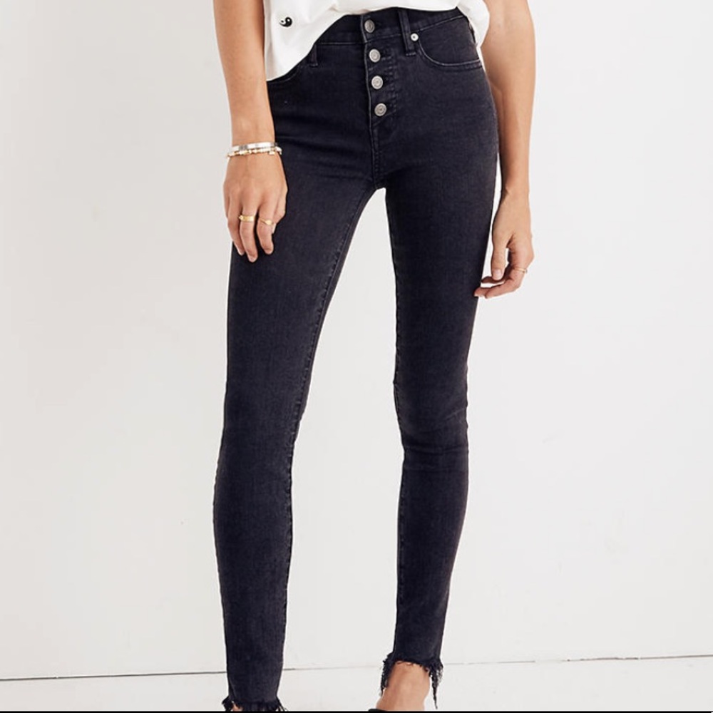 madewell 9" Mid-Rise Skinny Jeans in Berkeley Black: Button